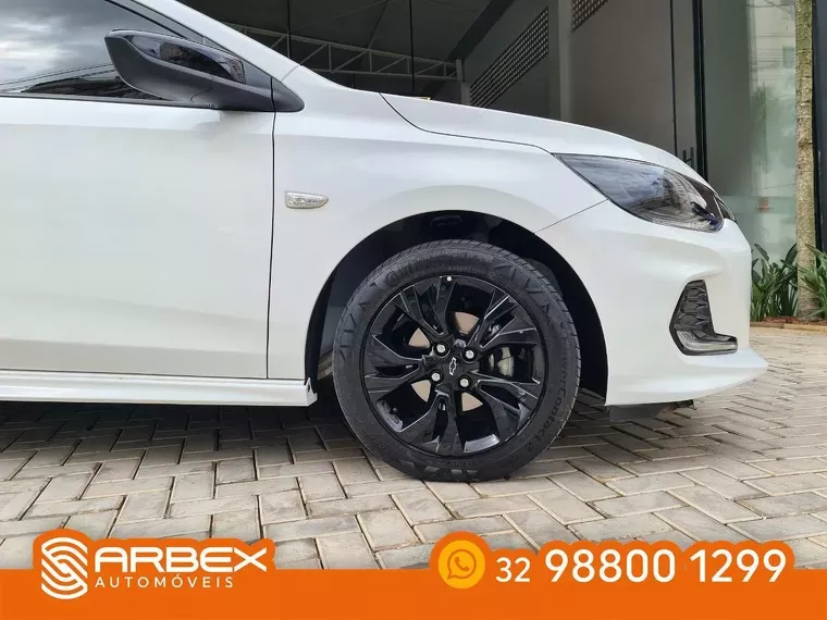 Chevrolet Onix Branco 14