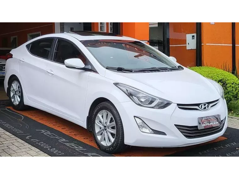 Hyundai Elantra Branco 18