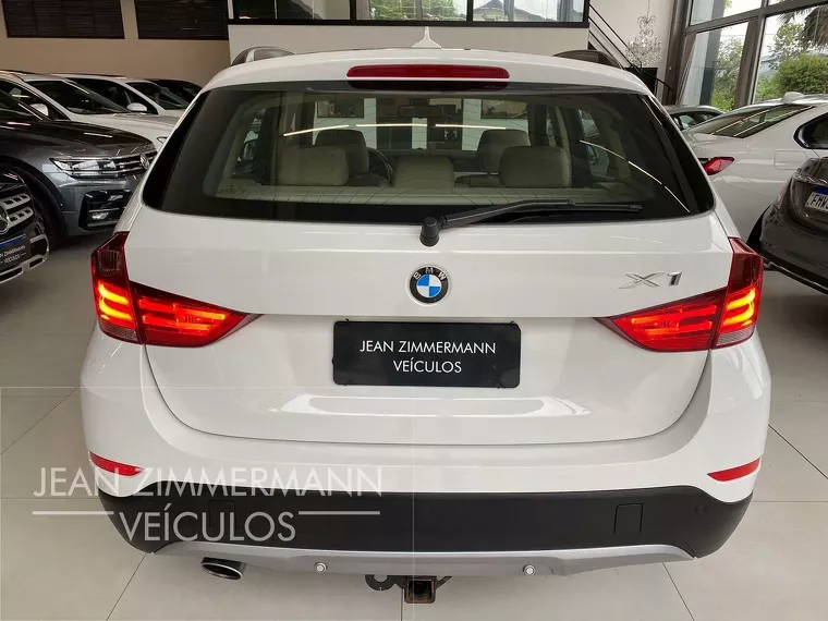 BMW X1 Branco 13