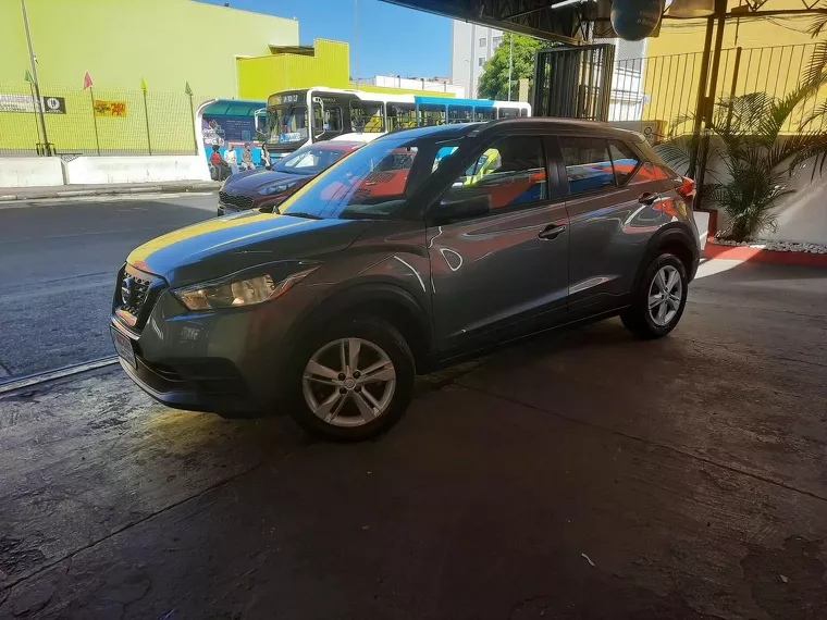 Nissan Kicks Cinza 6