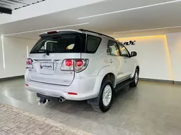 Toyota Hilux SW4