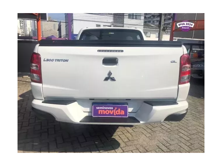 Mitsubishi L200 Branco 2