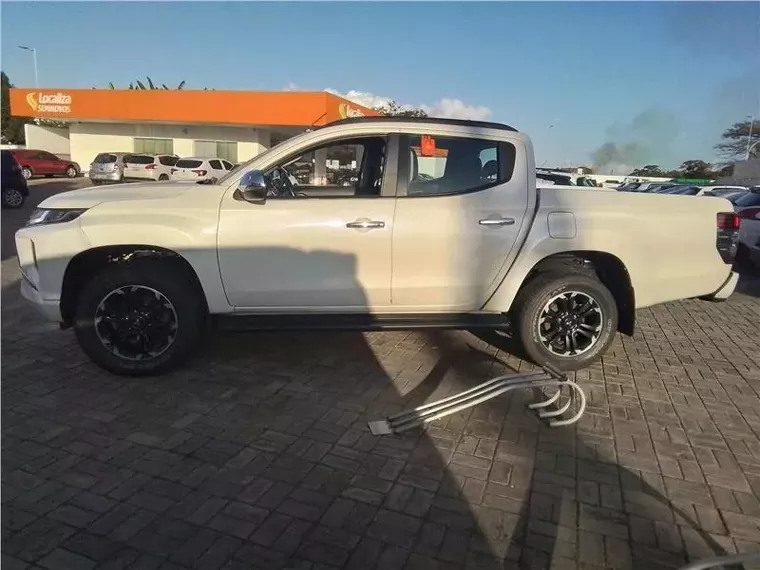 Mitsubishi L200 Triton Branco 9