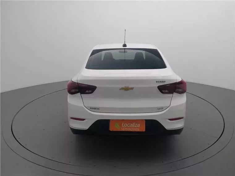 Chevrolet Onix Branco 1