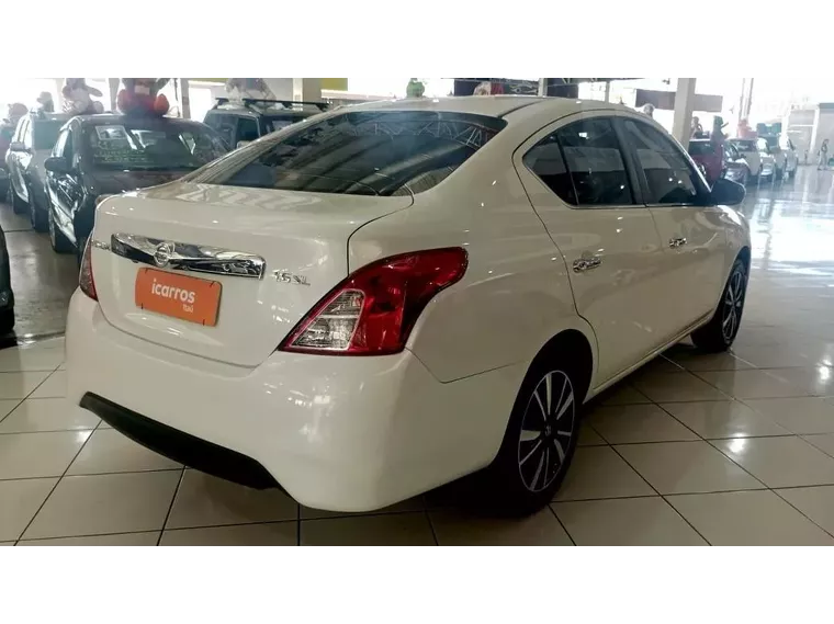 Nissan Versa Branco 4