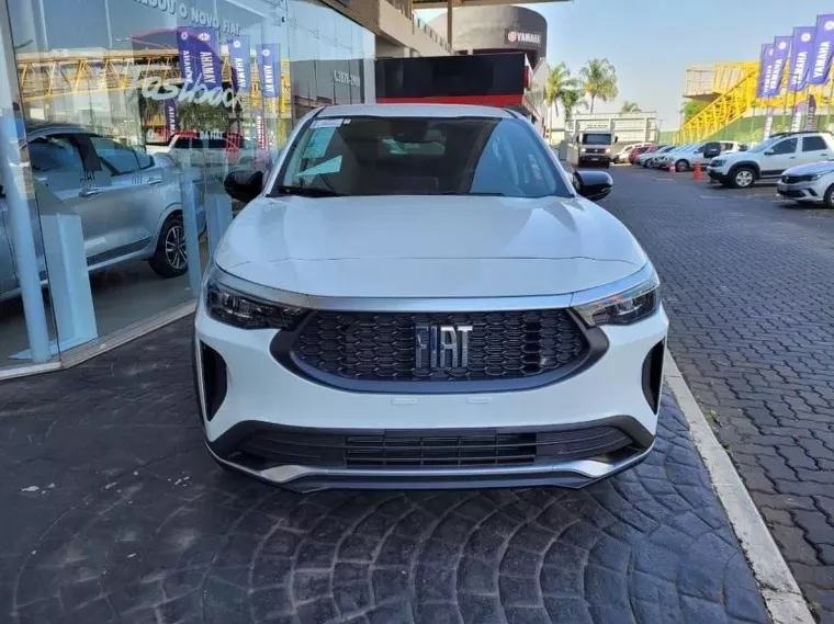 Fiat Fastback Preto 13