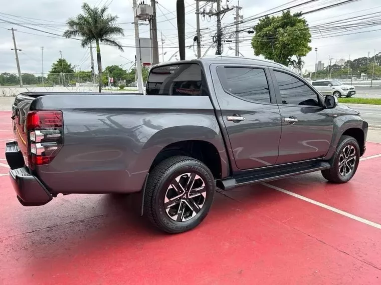 Mitsubishi L200 Triton Cinza 4