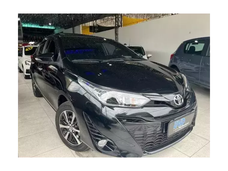 Toyota Yaris Preto 1