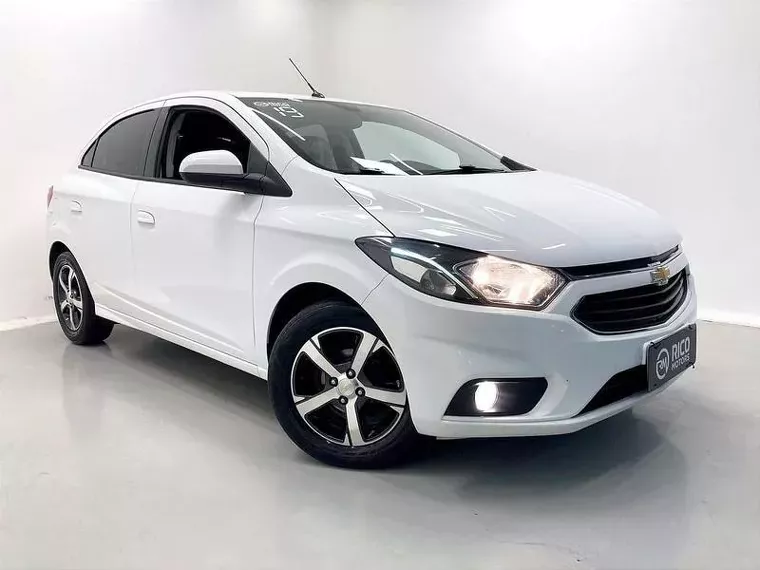 Chevrolet Onix Branco 12