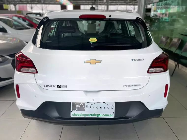 Chevrolet Onix Branco 11