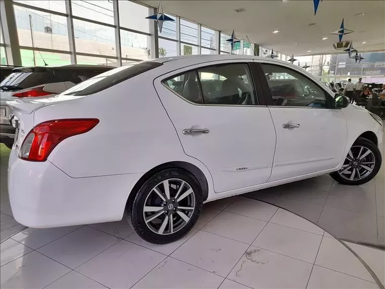 Nissan Versa Branco 7