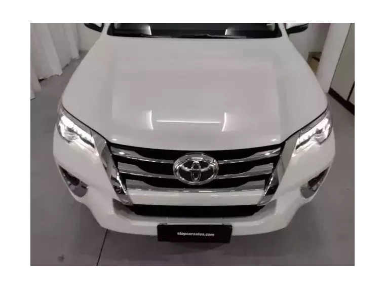 Toyota Hilux SW4 Branco 4