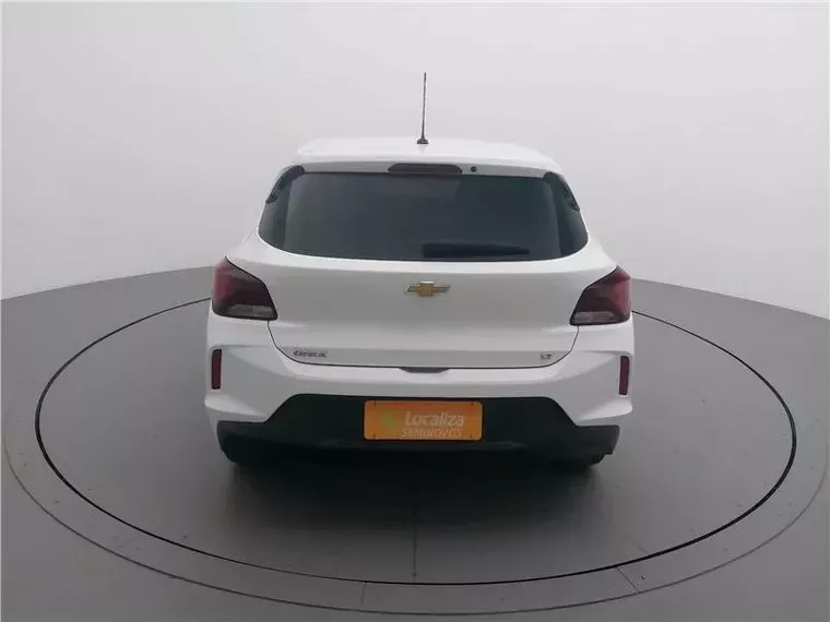 Chevrolet Onix Branco 12