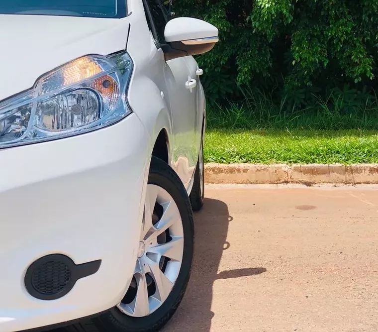 Peugeot 208 Branco 2