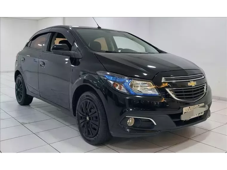 Chevrolet Onix Preto 6