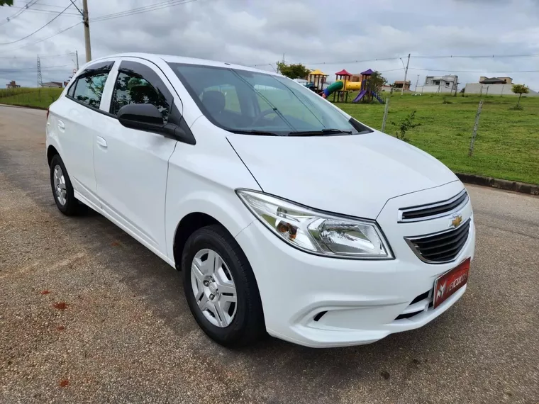 Chevrolet Onix Branco 6