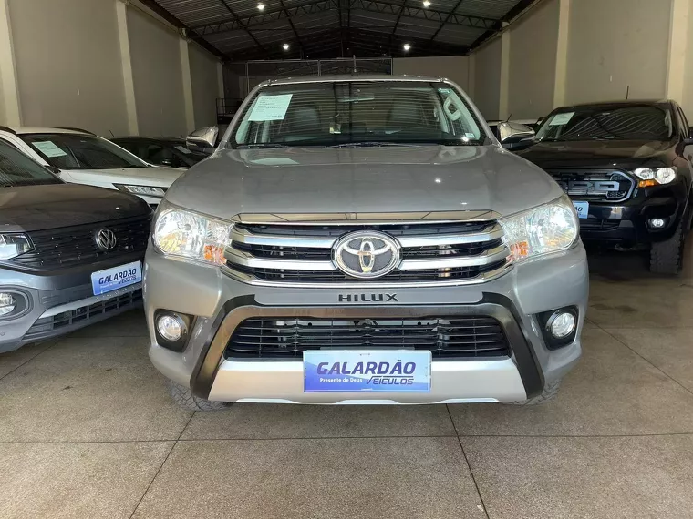 Toyota Hilux Prata 2