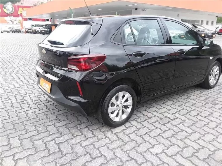 Chevrolet Onix Preto 2