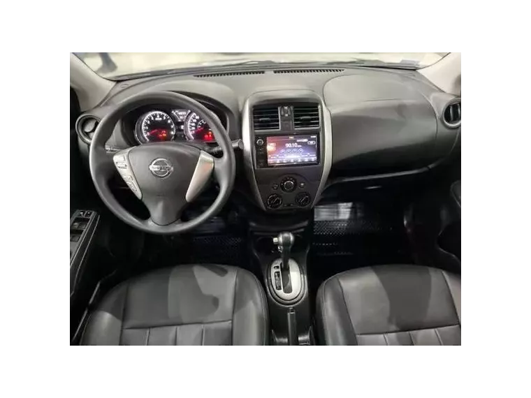 Nissan Versa Cinza 12