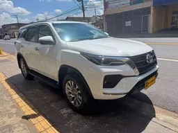 Toyota Hilux SW4