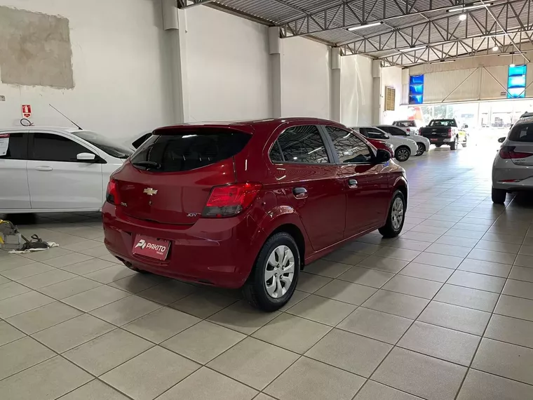 Chevrolet Onix Vermelho 6