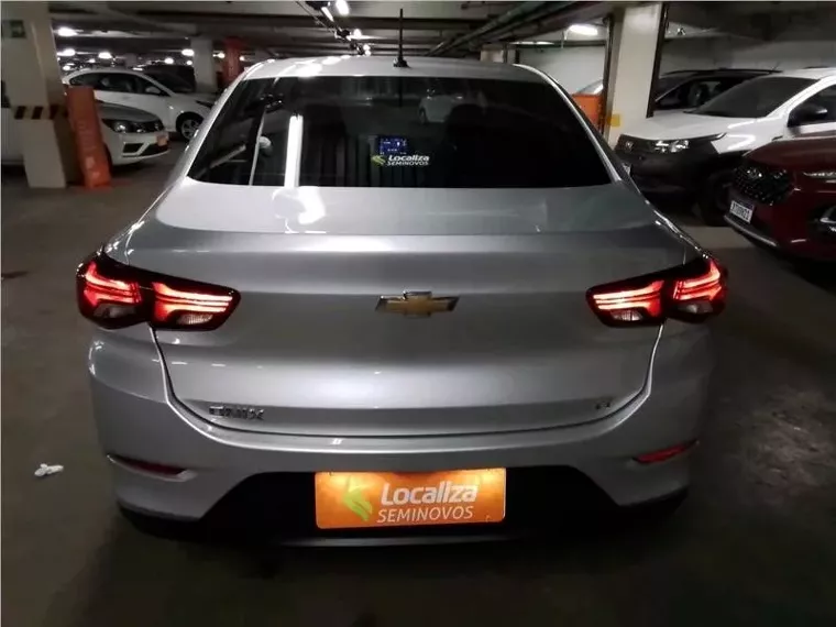 Chevrolet Onix Prata 2