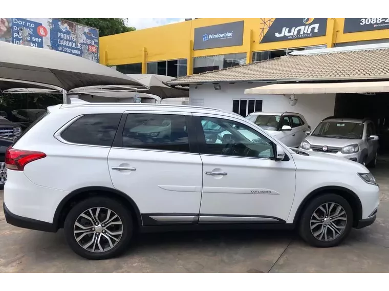 Mitsubishi Outlander Branco 14