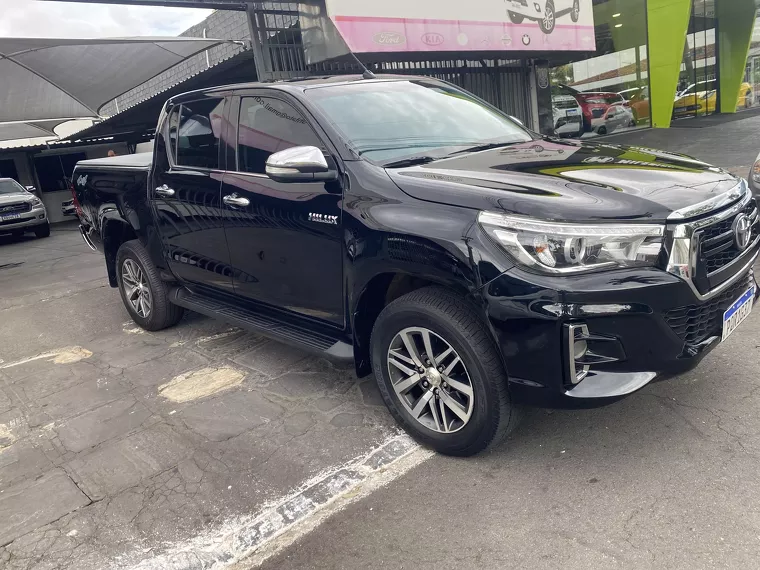 Toyota Hilux Preto 10