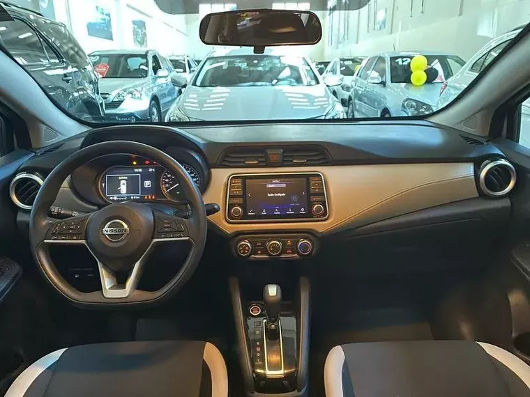 Nissan Versa Prata 7