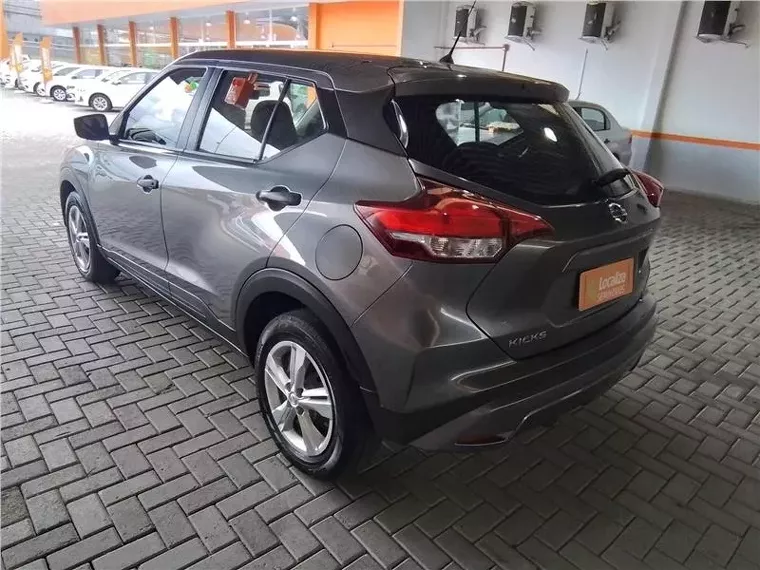 Nissan Kicks Cinza 1