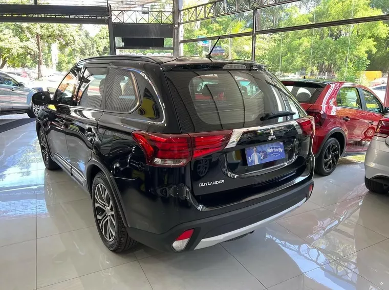 Mitsubishi Outlander Preto 15