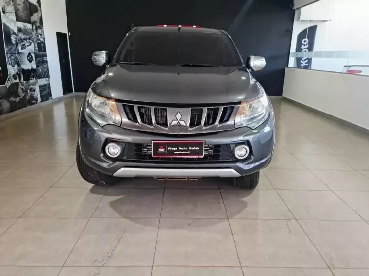 Mitsubishi L200 Triton Cinza 2