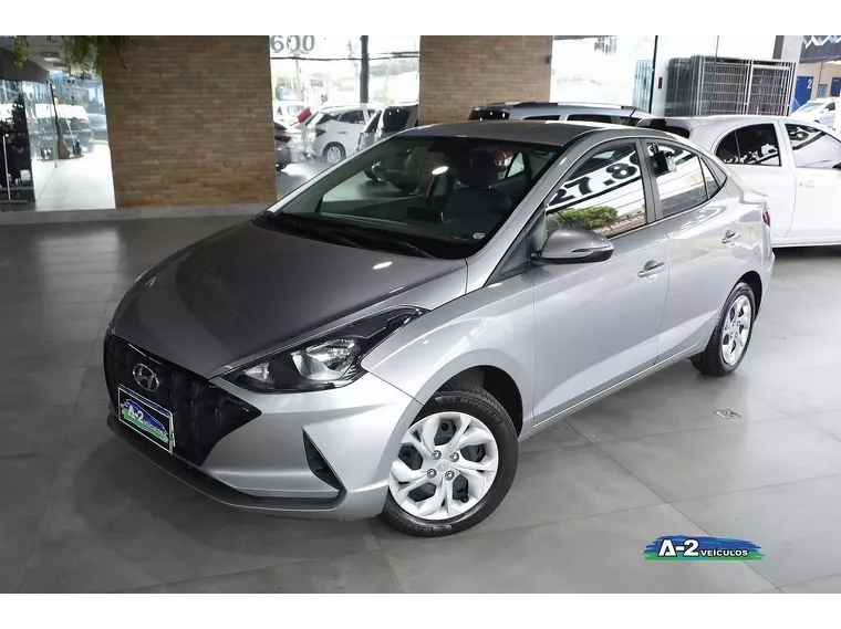 Hyundai HB20S Prata 13