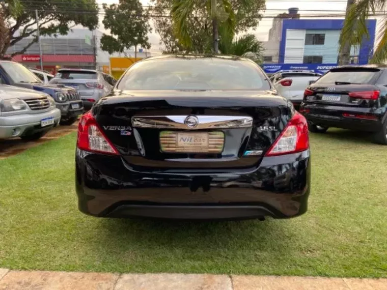 Nissan Versa Preto 9