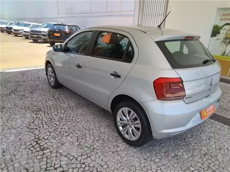 Volkswagen Gol Prata 9