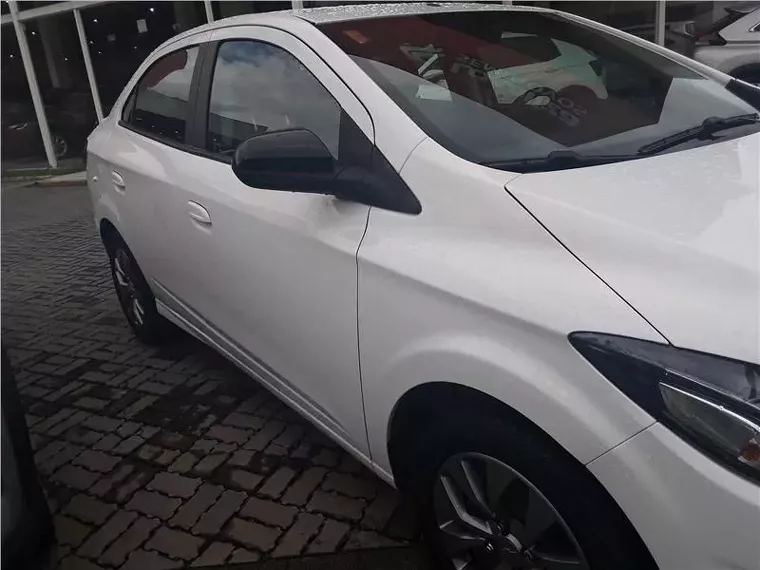 Chevrolet Onix Branco 10