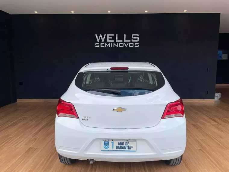 Chevrolet Onix Branco 3