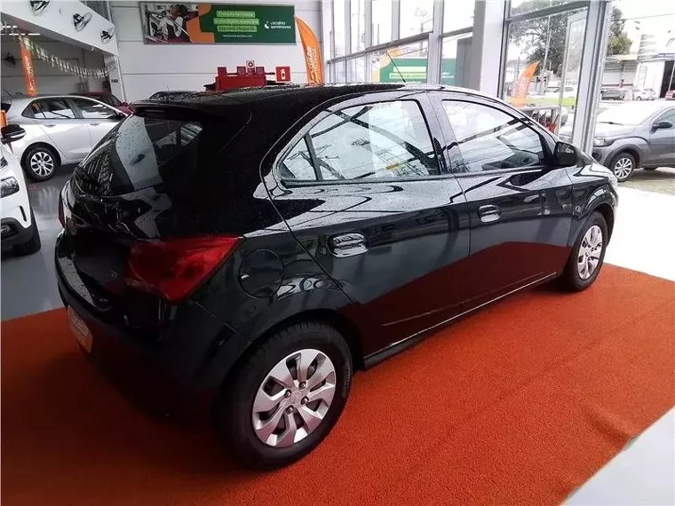 Chevrolet Onix Preto 2