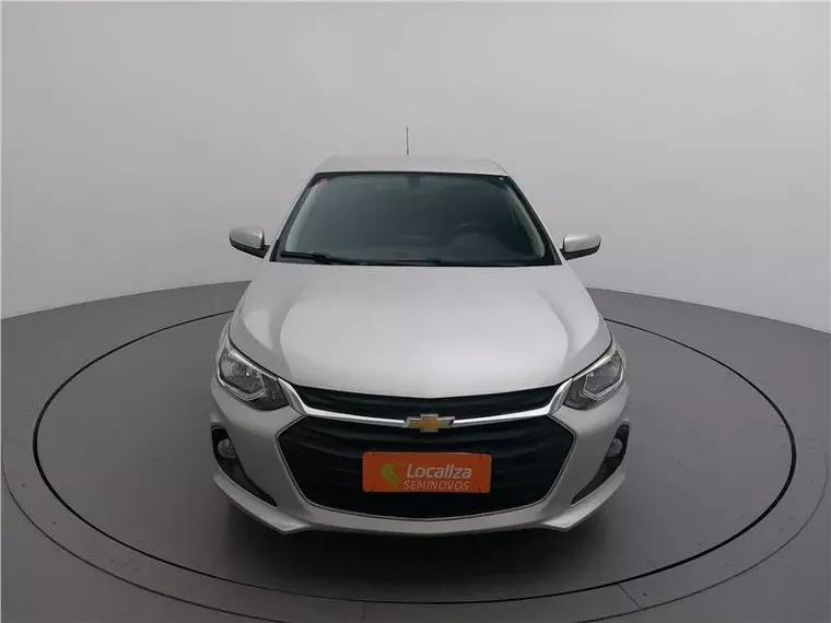 Chevrolet Onix Prata 16