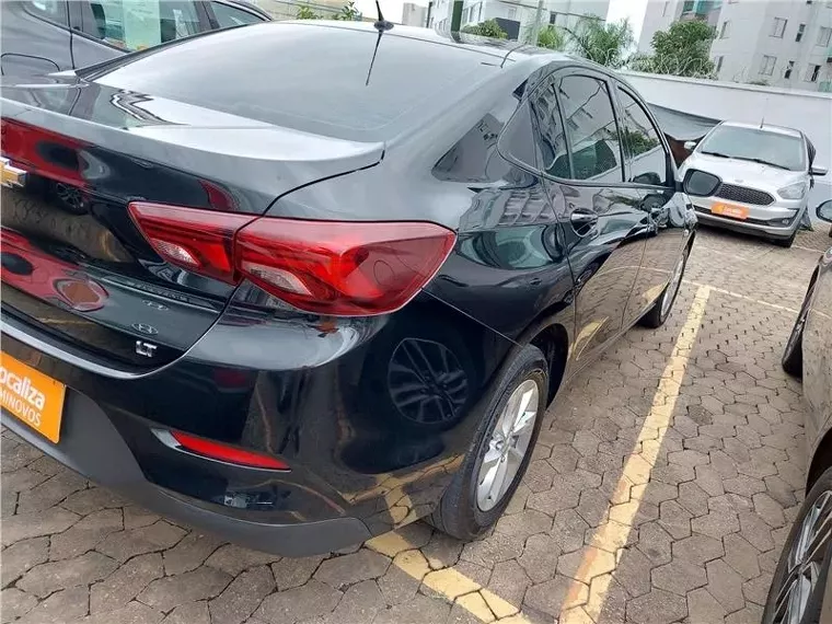 Chevrolet Onix Preto 1