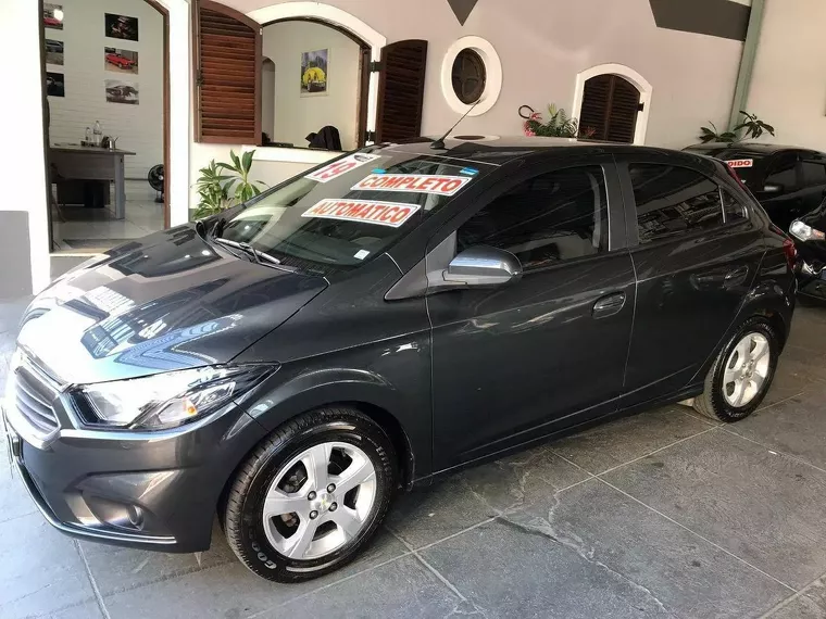 Chevrolet Onix Cinza 2