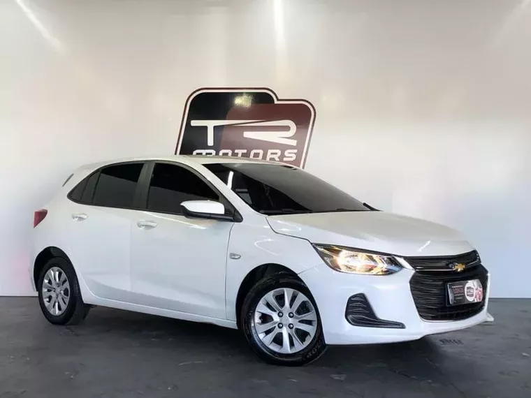 Chevrolet Onix Branco 9