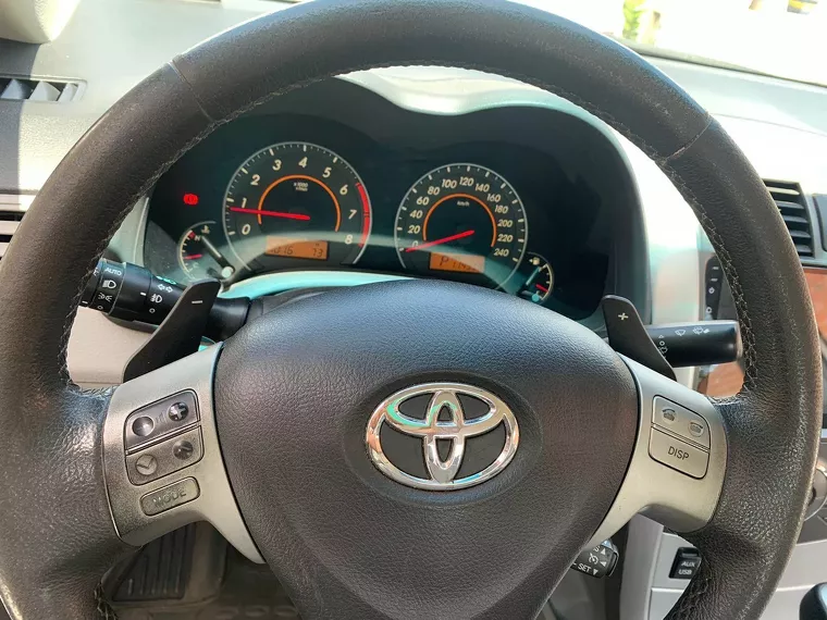 Toyota Corolla Bege 2