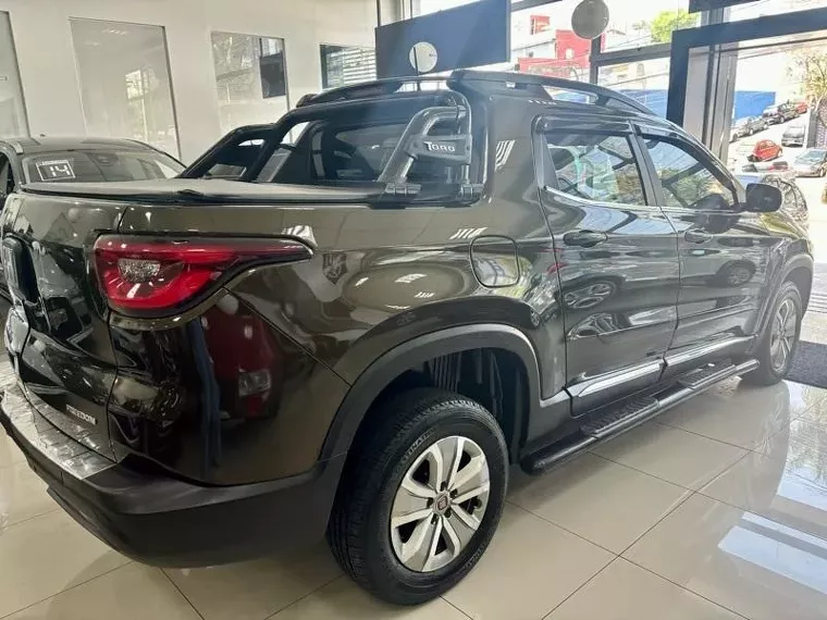 Fiat Toro Marrom 5