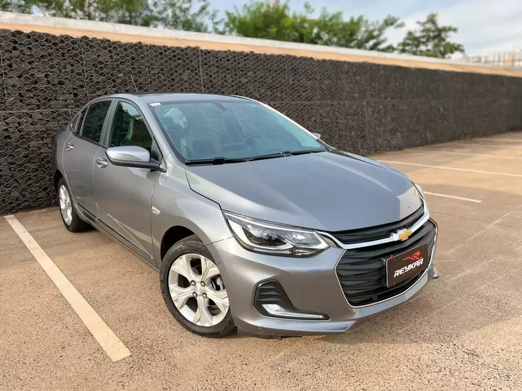 Chevrolet Onix Cinza 9