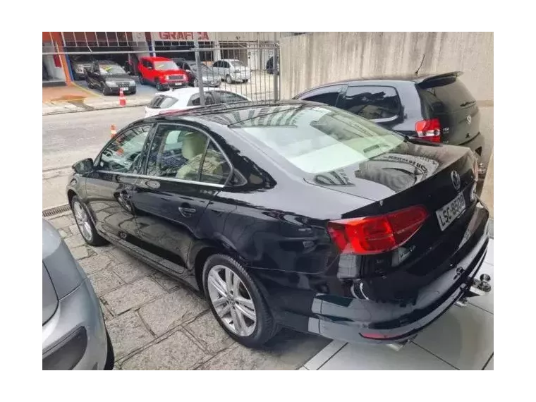 Volkswagen Jetta Preto 2