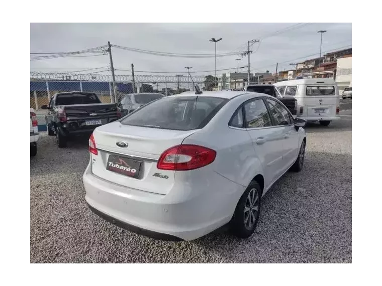 Ford Fiesta Branco 2