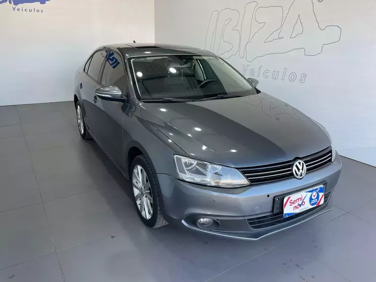 Volkswagen Jetta Cinza 12