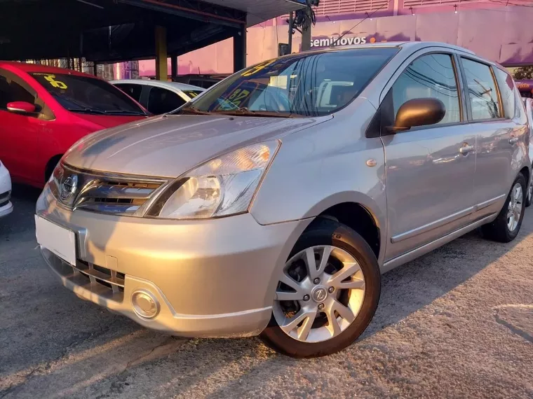 Nissan Grand Livina Prata 15