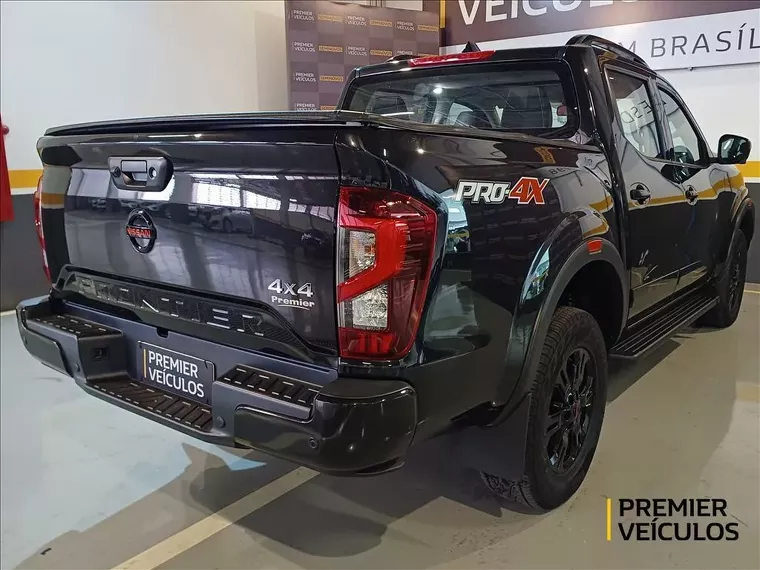 Nissan Frontier Preto 8